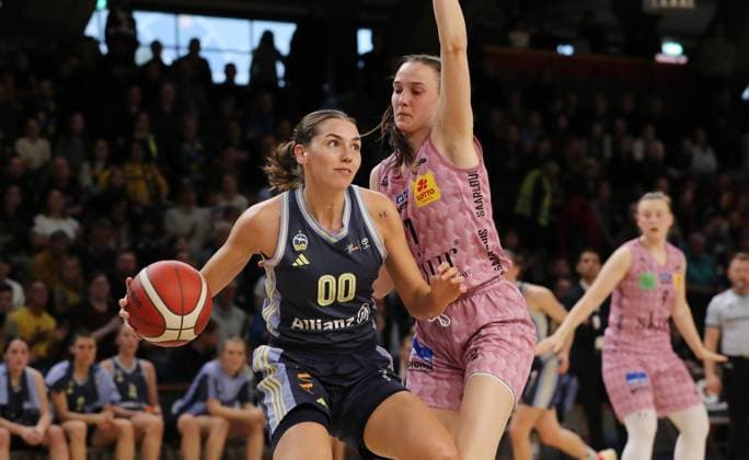 Maggie Mulligan on the ball, Marusa Senicar duel Game scene Action Sport Basketball DBBL Bundesliga Womens playoff semi-final 2 Game Season 2024 2025 07 04 2024 ALBA Berlin vs Saarlouis Royals