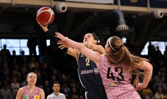 Stefanie Grigoleit on the ball, Hayley Frank duel Game scene Action Sport Basketball DBBL Bundesliga Womens playoff semi-final 2 Game Season 2024 2025 07 04 2024 ALBA Berlin vs Saarlouis Royals