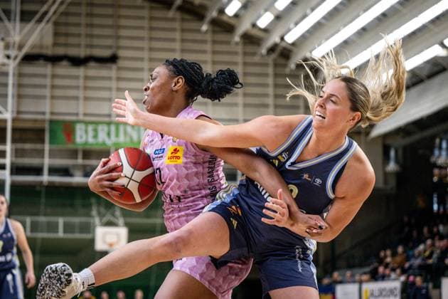 Basketball Berlin 07 04 2025 Season 2024 2025 Toyota Womens Basketball Bundesliga 1 Bundesliga Playoffs Semifinal Game 2 Alba Berlin Saarlouis Royals Erika Davenport Saarlouis, No 12 Emily Kiser Alba, No 33