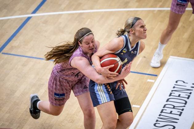 Basketball Berlin 07 04 2025 Season 2024 2025 Toyota Womens Basketball Bundesliga 1 Bundesliga Playoffs Semifinal Game 2 Alba Berlin Saarlouis Royals Marie Bertholdt Alba, No 04 Hayley Frank Saarlouis, No 43