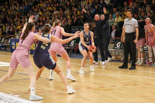 Theresa Simon Alba Berlin Damen, 03 sucht einen Mitspieler, Alba Damen vs Saarlouis Royals , 1 Bundesliga, DBBL Playoffs, Halbfinale 2 Spiel, 07 04 2025 Berlin Berlin Germany Copyright: xFootbowl ThomasxSobotzkix