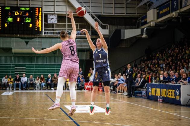 Basketball Berlin 07 04 2025 Season 2024 2025 Toyota Womens Basketball Bundesliga 1 Bundesliga Playoffs Semifinal Game 2 Alba Berlin Saarlouis Royals Leoni Kreyenfeld Alba, No 07 Roosa Lehtoranta Saarlouis, No 08