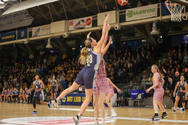 Emily Kiser Alba Berlin Women, 33 throws the ball to the basket, Alba Women vs Saarlouis Royals , 1 Bundesliga, DBBL Playoffs, Semifinal 2 Game, 07 04 2025 Berlin Berlin Germany Copyright: xFootbowl ThomasxSobotzkix