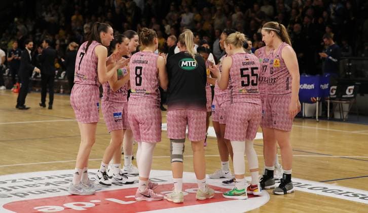Saarland women cheer after the end of the game Sport Basketball DBBL Bundesliga Womens Playoff Semifinal 2 Game Season 2024 2025 07 04 2024 ALBA Berlin vs Saarlouis Royals