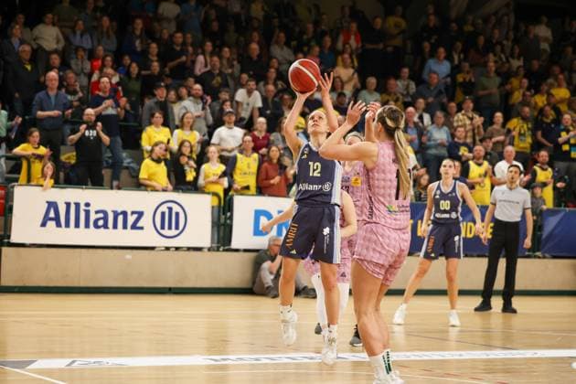 Lena Gohlisch Alba Berlin Women, 12 throws to the basket, Alba Women vs Saarlouis Royals , 1 Bundesliga, DBBL Playoffs, Semifinal 2 Game, 07 04 2025 Berlin Berlin Germany Copyright: xFootbowl ThomasxSobotzkix