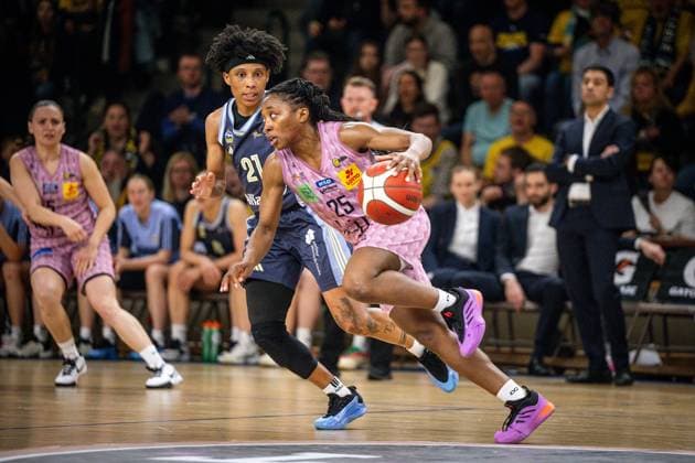 Basketball Berlin 07 04 2025 Season 2024 2025 Toyota Womens Basketball Bundesliga 1 Bundesliga Playoffs Semifinal Game 2 Alba Berlin Saarlouis Royals Martha Burse Saarlouis, No 25 Deeshyra Thomas Alba, No 21