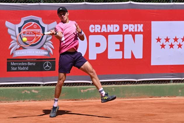 April 7, 2025, Madrid, Madrid, Spain: ZSOMBOR PIROS (HUN) playing the tennis match of the ATP, Tennis Herren Challenger 100 Open Comunidad de Madrid, at the Club de Campo Villa de Madrid on April 7, 2025. Madrid Spain - ZUMAc312 20250407_zsp_c312_203 Copyright: xOscarxManuelxSanchezx