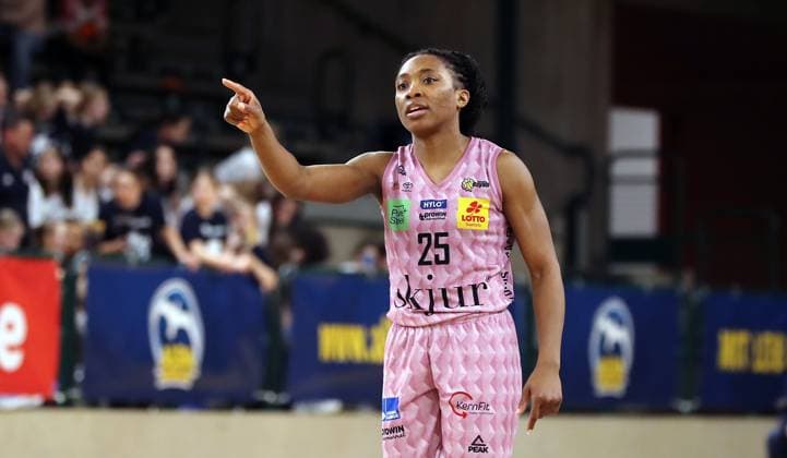 Martha Burse showing action upper body sports basketball DBBL Bundesliga womens playoff semi-final 2 game season 2024 2025 07 04 2024 ALBA Berlin vs Saarlouis Royals