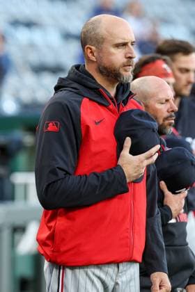 MLB, Baseball Herren, USA 2025: Twins Vs Royals APR 07 April 7, 2025: Minnesota Twins manager Rocco Baldelli (5) stands for the the National Anthem before an MLB baseball game against the Kansas City Royals at Kauffman Stadium in Kansas City, MO. David Smith CSM (Credit Image: Â David Smith Cal Media) Kansas City Mo United States of America EDITORIAL USE ONLY Copyright: xx ZUMA-20250407_zma_c04_001.jpg DavidxSmithx csmphotothree374066