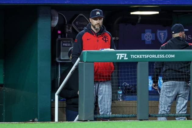MLB, Baseball Herren, USA 2025: Twins Vs Royals APR 07 April 7, 2025: Minnesota Twins manager Rocco Baldelli (5) watches from the dugout during the sixth inning of an MLB baseball game against the Kansas City Royals at Kauffman Stadium in Kansas City, MO. David Smith CSM (Credit Image: Â David Smith Cal Media) Kansas City Mo United States of America EDITORIAL USE ONLY Copyright: xx ZUMA-20250407_zma_c04_021.jpg DavidxSmithx csmphotothree374081