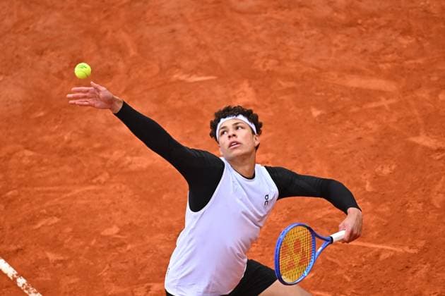Monaco Tennis Rolex Masters - Monaco Ben Shelton (USA) during his first round match at the Tennis Monaco Rolex Masters in Monte Carlo, on April, 7, 2025. Photo by Corinne Dubreuil ABACAPRESS.COM Monaco Monaco  Copyright: xDubreuilxCorinne ABACAx