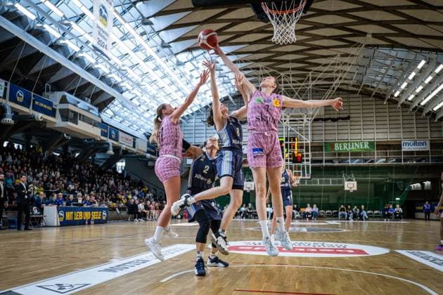 Basketball Berlin 07 04 2025 Season 2024 2025 Toyota Womens Basketball Bundesliga Playoff Semifinal Game 2 Alba Berlin Saarlouis Royals Henriette Höfermann Alba, No 08 Marusa Senicar Saarlouis, No 07 Gabija Meskonyte Saarlouis, No 17
