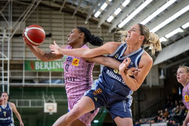 Basketball Berlin 07 04 2025 Season 2024 2025 Toyota Womens Basketball Bundesliga Playoff Semifinal Game 2 Alba Berlin Saarlouis Royals Erika Davenport Saarlouis, No 12 Emily Kiser Alba, No 33