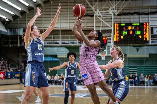 Basketball Berlin 07 04 2025 Season 2024 2025 Toyota Womens Basketball Bundesliga Playoff Semifinal Game 2 Alba Berlin Saarlouis Royals Martha Burse Saarlouis, No 25 Maggie Mulligan Alba, No 00 Margaret Lucy Reuß Alba, No 05 Reuss