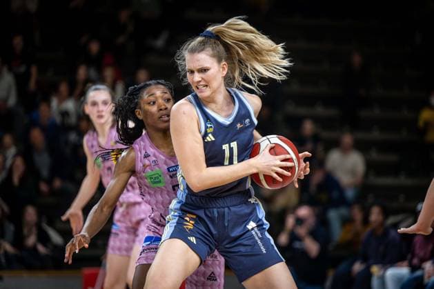Basketball Berlin 07 04 2025 Season 2024 2025 Toyota Womens Basketball Bundesliga Playoff Semifinal Game 2 Alba Berlin Saarlouis Royals Nina Rosemeyer Alba, No 11 Martha Burse Saarlouis, No 25