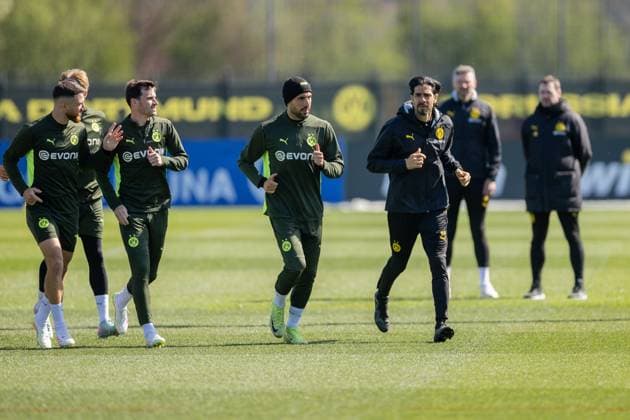 08 04 2025, Final training session for the UEFA Champions League match between FC Barcelona and Borussia Dortmund, f l Salih Özcan Borussia Dortmund , Pascal Groß Borussia Dortmund , Emre Can Borussia Dortmund , Athletic trainer Marcelo Martins Borussia Dortmund , Dortmund training ground Borussia Dortmund NRW Germany xRHR PHOTO DEx Copyright: DennisxEwert RHR-FOTOx RHR-FOTO DE