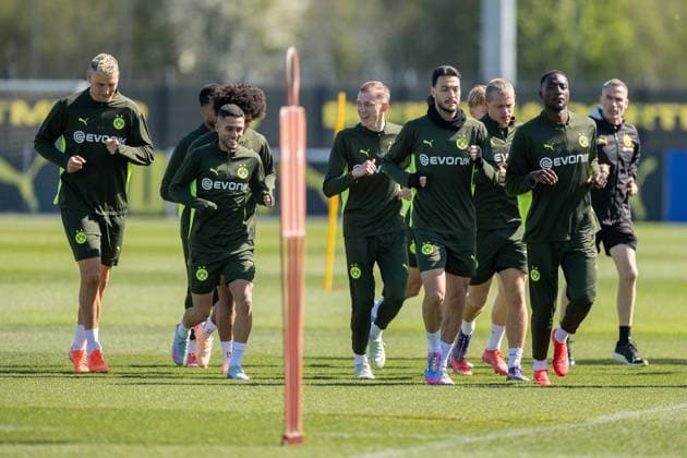 08 04 2025, Final training for the UEFA Champions League match between FC Barcelona and Borussia Dortmund, f l Niklas Süle Borussia Dortmund , Yan Couto Borussia Dortmund , Maximilian Beier Borussia Dortmund , Ramy Bensebaini Borussia Dortmund , Julian Ryerson Borussia Dortmund , Serhou Guirassy Borussia Dortmund , Dortmund training ground Borussia Dortmund NRW Germany xRHR PHOTO DEx Copyright: DennisxEwert RHR-FOTOx RHR-FOTO DE