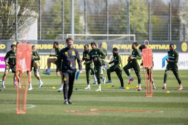 08 04 2025, Final training session for the UEFA Champions League match between FC Barcelona and Borussia Dortmund, f l Giovanni Reyna Borussia Dortmund , Felix Nmecha Borussia Dortmund , Jamie Gittens Borussia Dortmund , Emre Can Borussia Dortmund , Julien Duranville Borussia Dortmund , Almugera Kabar Borussia Dortmund , Karim Adeyemi Borussia Dortmund , Serhou Guirassy Borussia Dortmund , Dortmund training ground Borussia Dortmund NRW Germany xRHR PHOTO DEx Copyright: DennisxEwert RHR-FOTOx RHR-FOTO DE