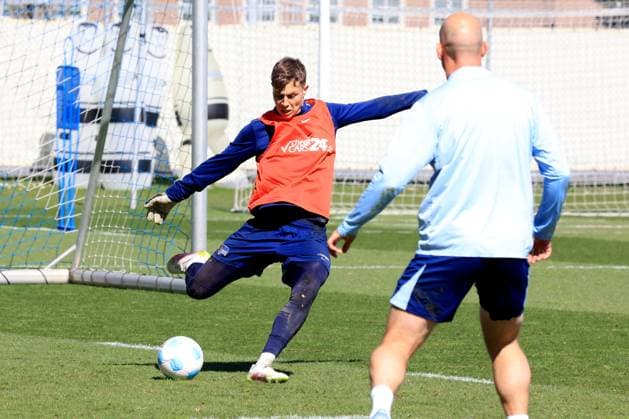 DEU, DFL, 2 FBL Hertha BSC, Training, 08 04 2025, Sportforum, Berlin, DEU, DFL, 2 FBL Hertha BSC, Training, im Bild Tjark Ernst Hertha BSC Berlin 1 DFL regulations prohibit any use of Photographs as image sequences and or quasi video Foto Juergen Engler nordphoto GmbH nordphotoxGmbHx xEngler nph00076
