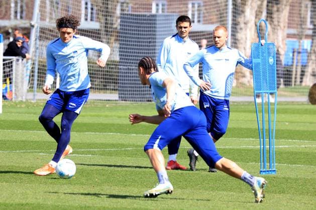 DEU, DFL, 2 FBL Hertha BSC, Training, 08 04 2025, Sportforum, Berlin, DEU, DFL, 2 FBL Hertha BSC, Training, in the picture Fabian Reese Hertha BSC Berlin 11 , Derry Scherhant Hertha BSC Berlin 39 , Smail Prevljak Hertha BSC Berlin 9 , Jon Dabur Thorsteinsson Hertha BSC Berlin 24 DFL regulations prohibit any use of Photographs as image sequences and or quasi video Foto Juergen Engler nordphoto GmbH nordphotoxGmbHx xEngler nph00076