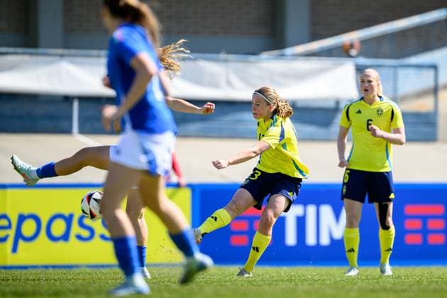250408 Emma Broddhammar of Sweden ahead of the UEFA Women s Under 19 Euro Qualifier football match between Italy and Sweden on April 8, 2025 in Forli Photo Cristiano Mazzi BILDBYRAN code XY XY0057 fotboll football soccer fotball f19 landslag em kval euro qualifier italy sverige sweden dam bbeng  Copyright: CRISTIANOxMAZZI BB250408BB386