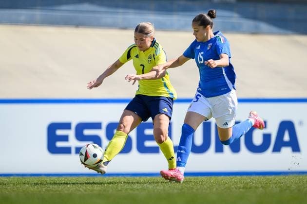 250408 Novalie Jensen of Sweden and Emma Lombardi of Italy during the UEFA Women s Under 19 Euro Qualifier football match between Italy and Sweden on April 8, 2025 in Forli Photo Cristiano Mazzi BILDBYRAN code XY XY0057 fotboll football soccer fotball f19 landslag em kval euro qualifier italy sverige sweden dam bbeng  Copyright: CRISTIANOxMAZZI BB250408BB426