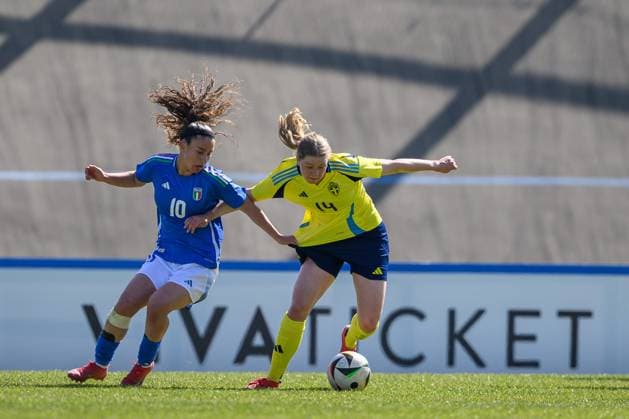 250408 Giada Pellegrino Cim of Italy and Hannah Sjödahl of Sweden during the UEFA Women s Under 19 Euro Qualifier football match between Italy and Sweden on April 8, 2025 in Forli Photo Cristiano Mazzi BILDBYRAN code XY XY0057 fotboll football soccer fotball f19 landslag em kval euro qualifier italy sverige sweden dam bbeng  Copyright: CRISTIANOxMAZZI BB250408BB427