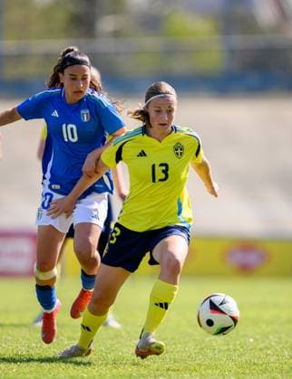 250408 Giada Pellegrino Cim of Italy and Emma Broddheimer of Sweden during the UEFA Women s Under 19 Euro Qualifier football match between Italy and Sweden on April 8, 2025 in Forli Photo Cristiano Mazzi BILDBYRAN code XY XY0057 fotboll football soccer fotball f19 landslag em kval euro qualifier italy sverige sweden dam bbeng  Copyright: CRISTIANOxMAZZI BB250408BB448