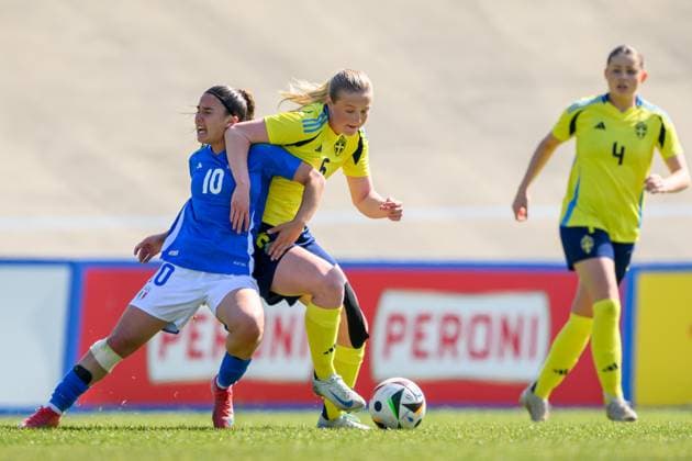 250408 Giada Pellegrino Cim of Italy and Alexandra Larsson of Sweden during the UEFA Women s Under 19 Euro Qualifier football match between Italy and Sweden on April 8, 2025 in Forli Photo Cristiano Mazzi BILDBYRAN code XY XY0057 fotboll football soccer fotball f19 landslag em kval euro qualifier italy sverige sweden dam bbeng  Copyright: CRISTIANOxMAZZI BB250408BB467