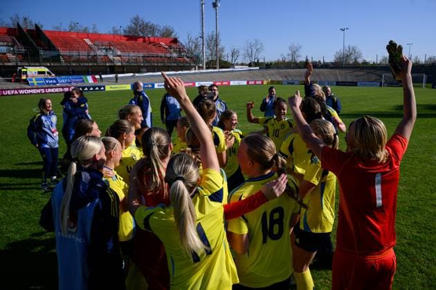 250408 Players of Sweden celebrate after the UEFA Women s Under 19 Euro Qualifier football match between Italy and Sweden on April 8, 2025 in Forli Photo Cristiano Mazzi BILDBYRAN code XY XY0057 fotboll football soccer fotball f19 landslag em kval euro qualifier italy sverige sweden dam bbeng jubel  Copyright: CRISTIANOxMAZZI BB250408BB590