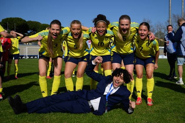 250408 Bella Andersson , Smilla Holmberg , Felicia Schröder , Alexandra Larsson and Novalie Jensen of Sweden celebrate after the UEFA Women s Under 19 Euro Qualifier football match between Italy and Sweden on April 8, 2025 in Forli Photo Cristiano Mazzi BILDBYRAN code XY XY0057 fotboll football soccer fotball f19 landslag em kval euro qualifier italy sverige sweden dam bbeng jubel  Copyright: CRISTIANOxMAZZI BB250408BB599