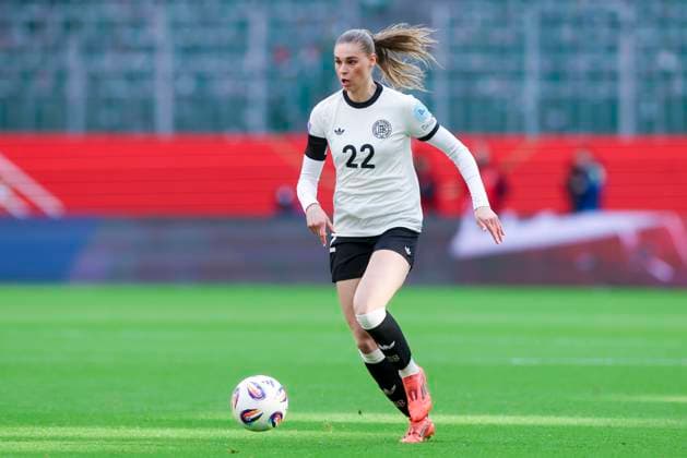 Jule Brand Germany controls the ball, UEFA Women s Nations League 2024 25 Grp A1 MD4, Germany and Scotland, VfL Wolfsburg Arena on April 08, 2025 in Wolfsburg, Germany Photo by Marco Steinbrenner DeFodi Images Jule Brand Germany controls the ball, UEFA Women s Nations League 2024 25 Grp A1 MD4, Germany and Scotland, VfL Wolfsburg Arena, April 8, 2025 in Wolfsburg, Germany Photo by Marco Steinbrenner DeFodi Images