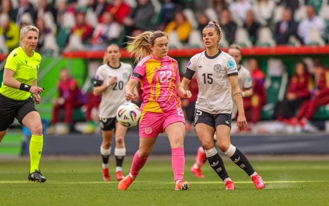GER, Wolfsburg, Germany vs Scotland, International match, Football, DFB, Season 2024 2025, Volkswagen Arena, Nations League, 4 Matchday in picture f l Selina Cerci Germany 25 , Erin Cuthbert Scotland 22 DFB DFL REGULATIONS PROHIBIT ANY USE OF PHOTOGRAPHS AS IMAGE SEQUENCES AND OR QUASI VIDEO, 08 04 2025, Copyright: HMBxMedia HendrikxHamelau
