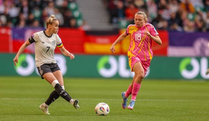 GER, Wolfsburg, Germany vs Scotland, International match, Football, DFB, Season 2024 2025, Volkswagen Arena, Nations League, 4 Matchday in picture f l Giulia Gwinn Germany 7 , Claire Emslie Scotland 18 DFB DFL REGULATIONS PROHIBIT ANY USE OF PHOTOGRAPHS AS IMAGE SEQUENCES AND OR QUASI VIDEO, 08 04 2025, Copyright: HMBxMedia HendrikxHamelau