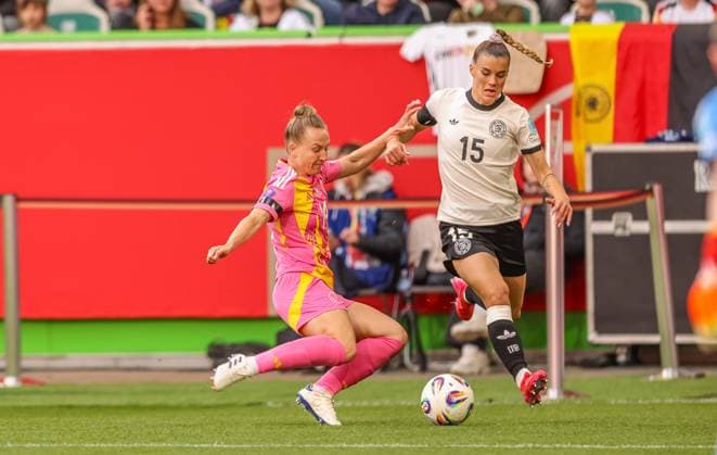 GER, Wolfsburg, Germany vs Scotland, International match, Football, DFB, Season 2024 2025, Volkswagen Arena, Nations League, 4 Matchday in picture f l Rachel McLauchlan Scotland 14 , Selina Cerci Germany 25 DFB DFL REGULATIONS PROHIBIT ANY USE OF PHOTOGRAPHS AS IMAGE SEQUENCES AND OR QUASI VIDEO, 08 04 2025, Copyright: HMBxMedia HendrikxHamelau