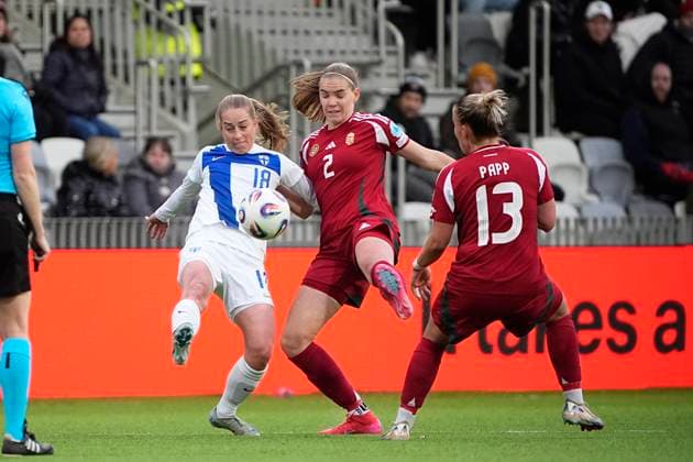 Linda Sällström of Finland, Hanna NÃ meth of Hungary and Luca Papp of Hungary the UEFA WomenÂ s Nations League match between Finland and Hungary at the Tammela Stadion on 8th April 2025 in Tampere, Finland. (Kalle Parkkinen Newspix24)  Copyright: xKALLExPARKKINENx _KP95979