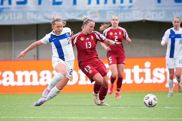 Oona Sevenius of Finland and Luca Papp of Hungary during the UEFA WomenÂ s Nations League match between Finland and Hungary at the Tammela Stadion on 8th April 2025 in Tampere, Finland. (Kalle Parkkinen Newspix24)  Copyright: xKALLExPARKKINENx _KP95980