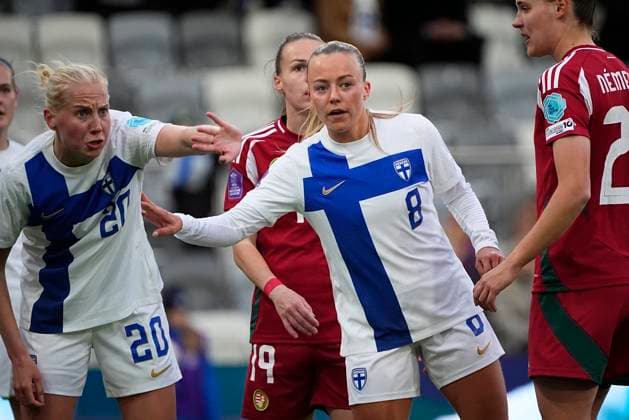 Eveliina Summanen of Finland and Linda Sällström of Finland during the UEFA WomenÂ s Nations League match between Finland and Hungary at the Tammela Stadion on 8th April 2025 in Tampere, Finland. (Kalle Parkkinen Newspix24)  Copyright: xKALLExPARKKINENx _KP96213