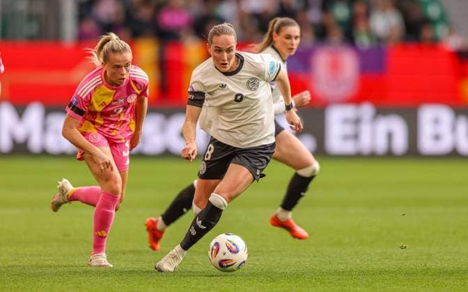 GER, Wolfsburg, Germany vs Scotland, international match, football, DFB, season 2024 2025, Volkswagen Arena, Nations League, 4 matchday in picture v l Amy Muir Scotland 3 , Sydney Lohmann Germany 8 DFB DFL REGULATIONS PROHIBIT ANY USE OF PHOTOGRAPHS AS IMAGE SEQUENCES AND OR QUASI VIDEO, 08 04 2025, Copyright: HMBxMedia HendrikxHamelau