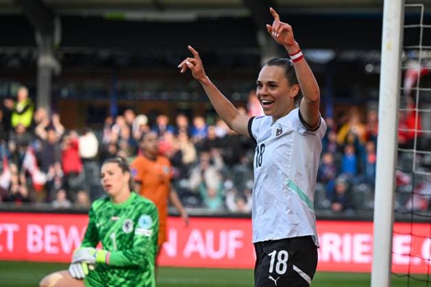 WOMEN SOCCER - NL, AUT vs NED ALTACH,AUSTRIA,08.APR.25 - WOMEN SOCCER - UEFA Women s Nations League, OEFB international match, Länderspiel, Nationalmannschaft Austria vs Netherlands. Image shows the disappointment of Lize Kop (NED) and the rejoicing of Julia Hickelsberger (AUT).  GEPAxpictures xOliverxLerch