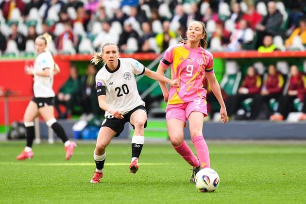 Soccer I Women I Season 2024 2025 I International match I Germany Scotland I 08 04 2025 Duel Elisa Senß 20, Germany vs Caroline Weir 9, Scotland Wolfsburg Volkswagen Arena Niedersachsen Germany Copyright: xLobeca InesxHähnelx
