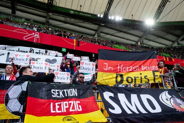 Choreography of the fans in memory of the deceased national player and DFB official Doris Fitschen, GER, Germany vs Scotland, womens national football team, UEFA Womens Nations League, Liga A, match day 4, 2024 2025 season, 08 04 2025 GER, Germany vs Scotland, womens national football team, UEFA Womens Nations League, Liga A, match day 4, 2024 2025 season, 08 04 2025 Wolfsburg Copyright: xEibner-Pressefoto Memmlerx EP_MMR
