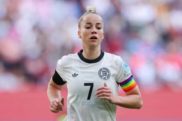 Giulia Gwinn Germany looks on, UEFA Women s Nations League 2024 25 Grp A1 MD4, Germany and Scotland, VfL Wolfsburg Arena on April 08, 2025 in Wolfsburg, Germany Photo by Marco Steinbrenner DeFodi Images Giulia Gwinn Germany looks on, UEFA Women s Nations League 2024 25 Grp A1 MD4, Germany and Scotland, VfL Wolfsburg Arena, April 8, 2025 in Wolfsburg, Germany Photo by Marco Steinbrenner DeFodi Images