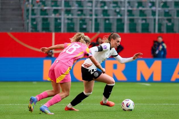 Wolfsburg, Germany 08 April 2025 UEFA Nations League Women 2025 Germany vs Scotland Pictured from left in a duel Claire Emslie Scotland and Jule Brand Germany Volkswagen Arena Niedersachsen Copyright: xFotostandx xFantinix