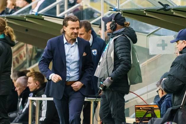 Head Coach Marko Saloranta of Finland is all smiles after the second goal for his team during the Women s UEFA Nations League Group B3 football match between Finland and Hungary in Tampere, Finland, on April 8, 2025. Tampere TAMMELAN STADION PIRKANMAA Finland LKFTVX20250408193011AGPV  Copyright: xMikaxKylmäniemix LKFTVX20250408193011AGPV