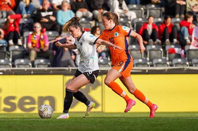 UEFA Women s Nations League 2024 2025, League A, Group 1 08 04 2025, Matchday 4 Austria vs Netherlands CASHPOINT Arena Altach, Austria Sarah Zadrazil Austria , Wieke Kaptein Netherlands Copyright: xLukaxKolanovicx