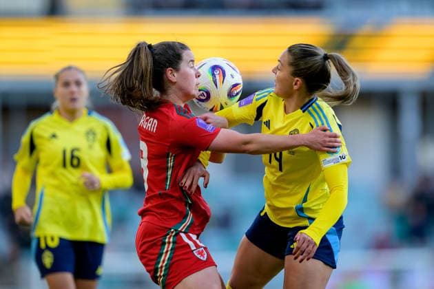 250408 Mared Griffiths of Wales and Johanna Rytting Kaneryd of Sweden during the UEFA Women s Nations League football match between Sweden and Wales on April 8, 2025 in Gothenburg Photo Mathias Bergeld BILDBYRAN code MB MI0812 fotboll football soccer fotball nations league uefa womens nations league sverige sweden wales dam bbeng  Copyright: MATHIASxBERGELD BB250408MB033