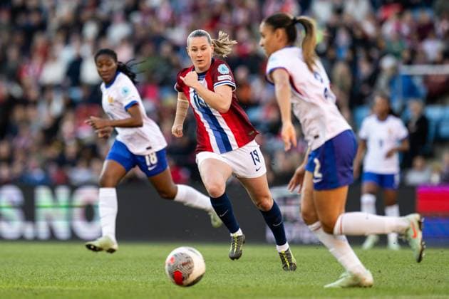 250408 Elisabeth Terland of Norway during the UEFA Women™s Nations League football match between Norway and France on April 8, 2025 in Oslo Photo Vegard Grott BILDBYRAN kod VG VG0749 bbeng fotboll football soccer fotball nations league landskamp norge norway dam frankrike france uefa womens nations league  Copyright: VEGARDxGRoTT BB250408VG027