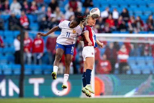 250408 Melvine Malard of France and Emilie Woldvik of Norway during the UEFA Women™s Nations League football match between Norway and France on April 8, 2025 in Oslo Photo Vegard Grott BILDBYRAN kod VG VG0749 bbeng fotboll football soccer fotball nations league landskamp norge norway dam frankrike france uefa womens nations league  Copyright: VEGARDxGRoTT BB250408VG030