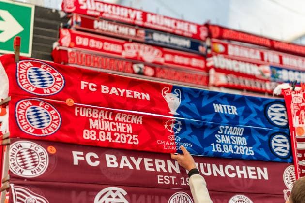 08 04 2025, FC Bayern München vs Inter Milan, UEFA Champions League, Quarterfinal First leg scarf Bayern Inter Milan Copyright: xBahhoxKarax